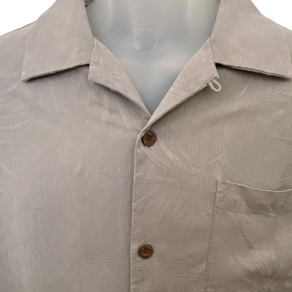 TOMMY BAHAMA 100% Silk Grey Floral Aloha Hawaiian Tropical Shirt Men M Medium - Picture 2 of 7